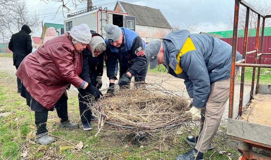 vpalo-z-elektroopori-na-dnipropetrovshchini-energetiki-dtek-oblashtuvali-bezpechne-gnizdo-dlya-lelek-shcho-vtratili-domivku-1