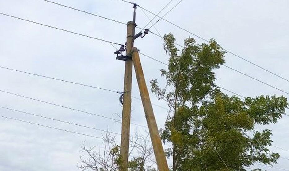 dtek-dniprovski-elektromerezhi-povernuv-svitlo-u-58-naselenih-punktiv-shcho-buli-znestrumleni-obstrilami-1