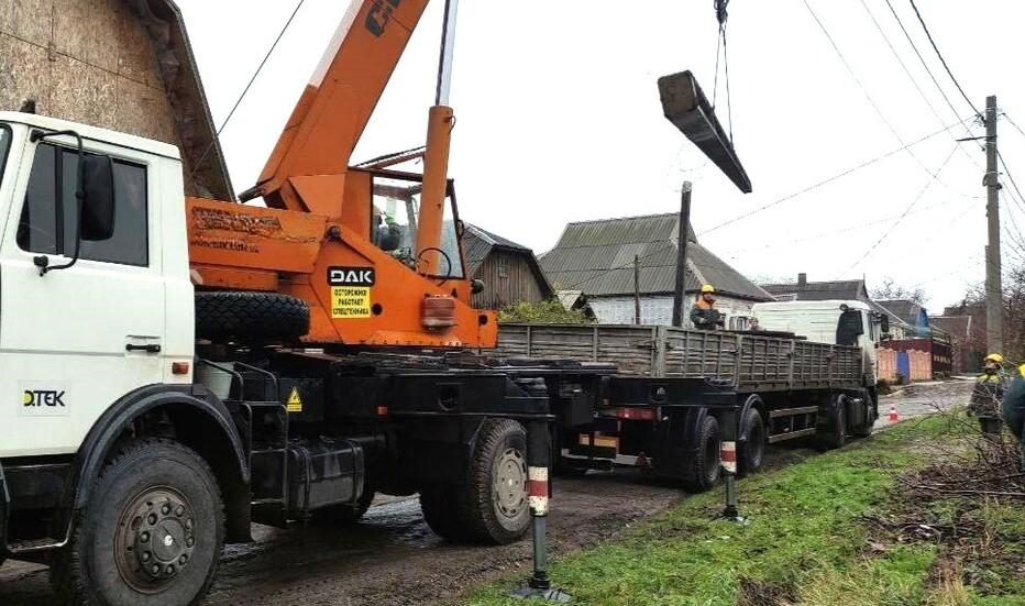 energetiki-dtek-dniprovski-elektromerezhi-usuvayut-naslidki-bureviyu-zi-svitlom-vzhe-ponad-98-tisyach-osel-1