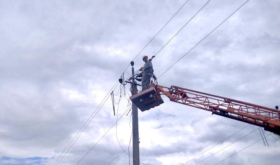 za-tizhden-energetiki-dtek-vidnovili-elektropostachannya-dlya-4-5-tisyachi-rodin-dnipropetrovshchini-kotri-buli-bez-svitla-cherez-obstrili-1