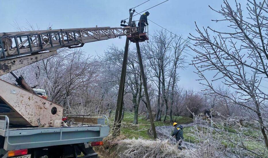 likvidaciya-negodi-na-dnipropetrovshchini-energetiki-dtek-vidnovili-svitlo-shche-dlya-10-tisyach-rodin-1