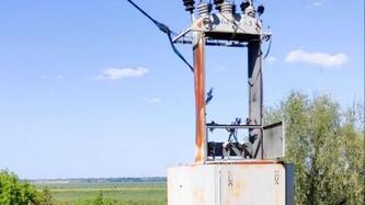 energetiki-dtek-dniprovski-elektromerezhi-povernuli-svitlo-u-33-tisyachi-osel-znestrumlenih-cherez-obstrili